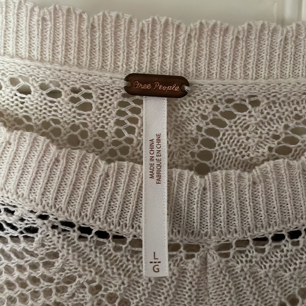 Crocheted blouse - Picture 3 of 9